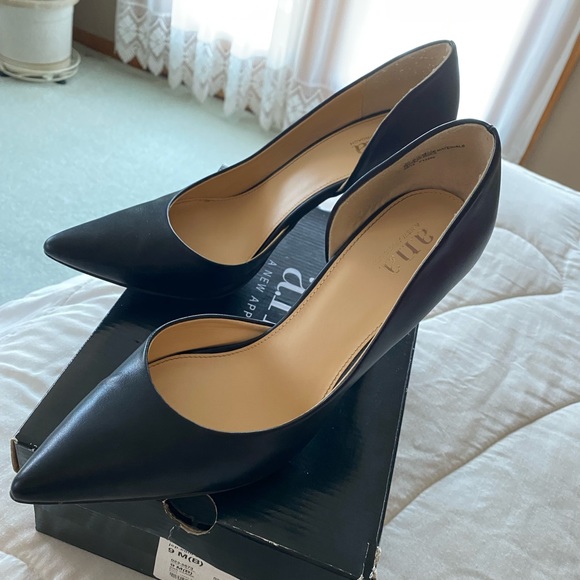 Woman’s ANA CLAIRE black heels - Picture 4 of 5